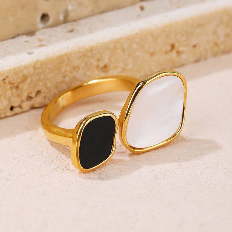 MARBLE B&W RING