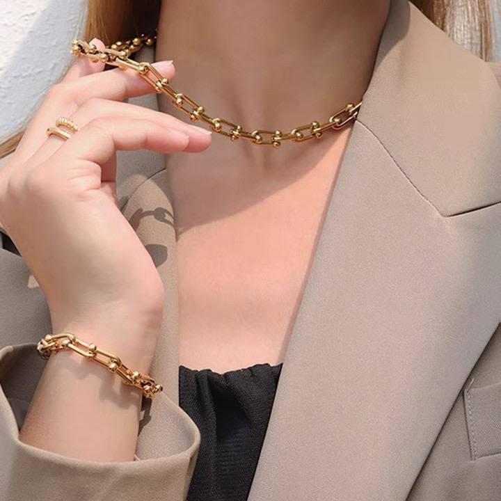 LOCKED NECKLACE