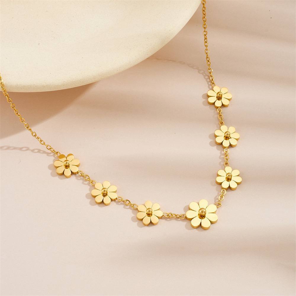 GOLDEN FLOWERS NECKLACE