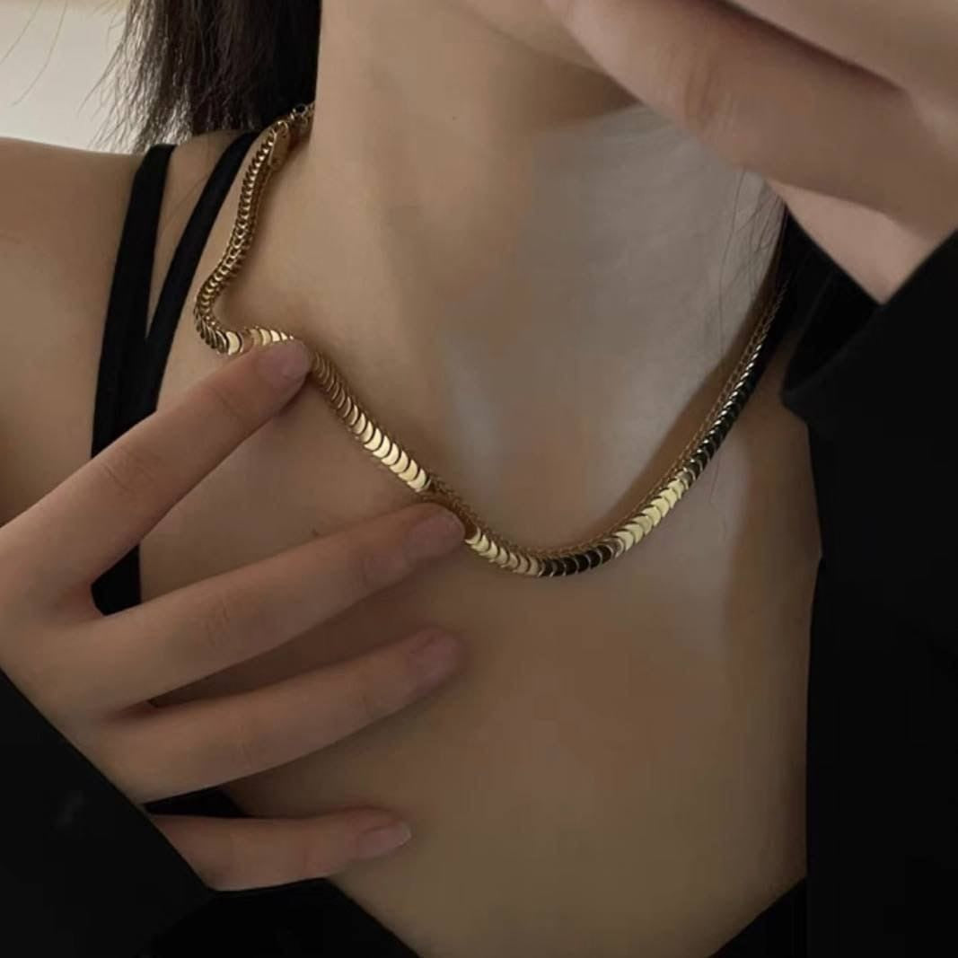 COPRA NECKLACE