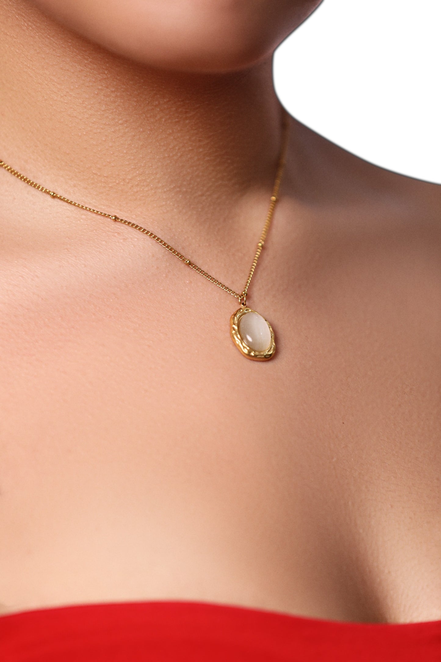 Elesabith Gold Necklace