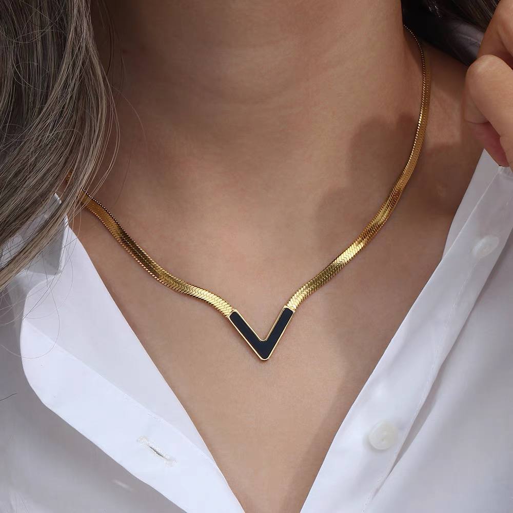 V SNAKE NECKLACE