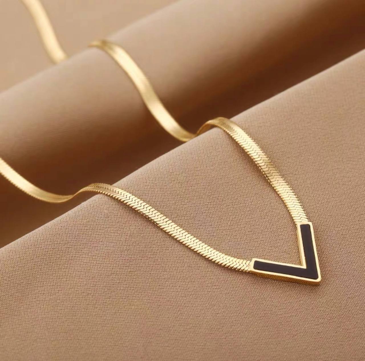 V SNAKE NECKLACE