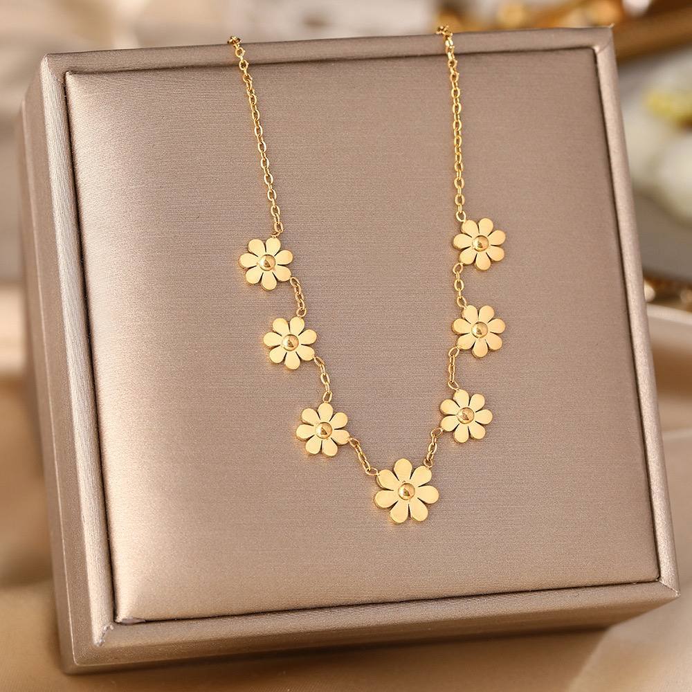 GOLDEN FLOWERS NECKLACE