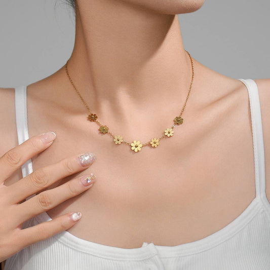 GOLDEN FLOWERS NECKLACE