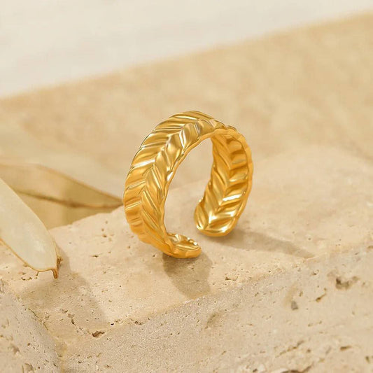 Waves Ring