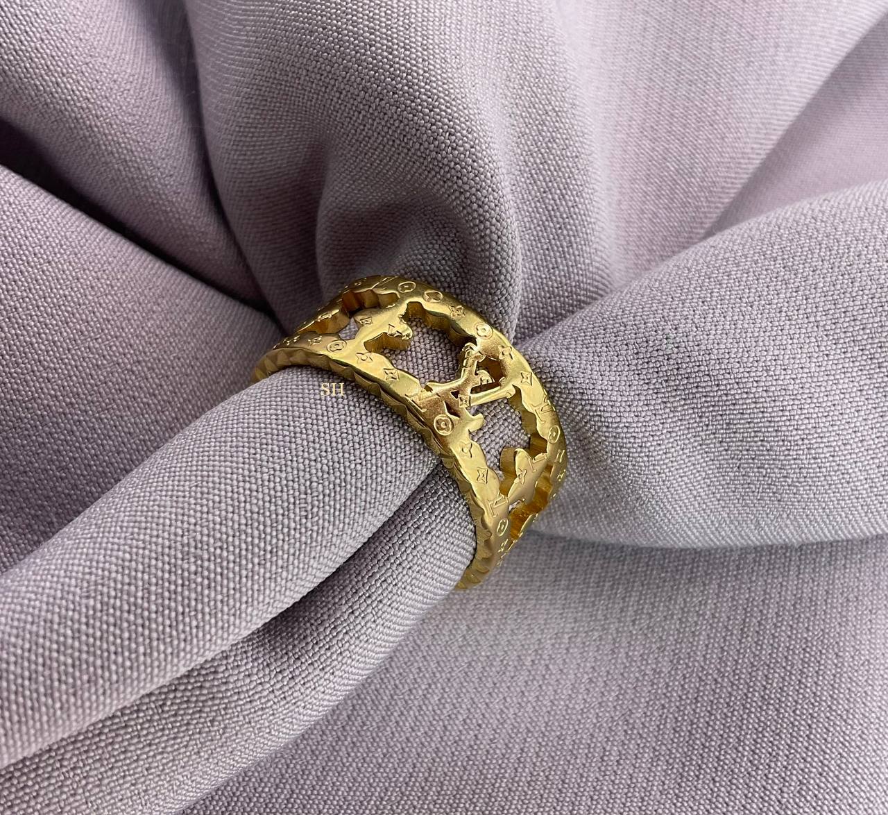 LV Ring